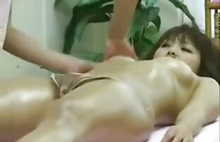 2000年代の女優に似ている女の子が台所でお尻に指を突き刺し、カメラの前でガンになってしまう エロ 動画 イケメン 男優